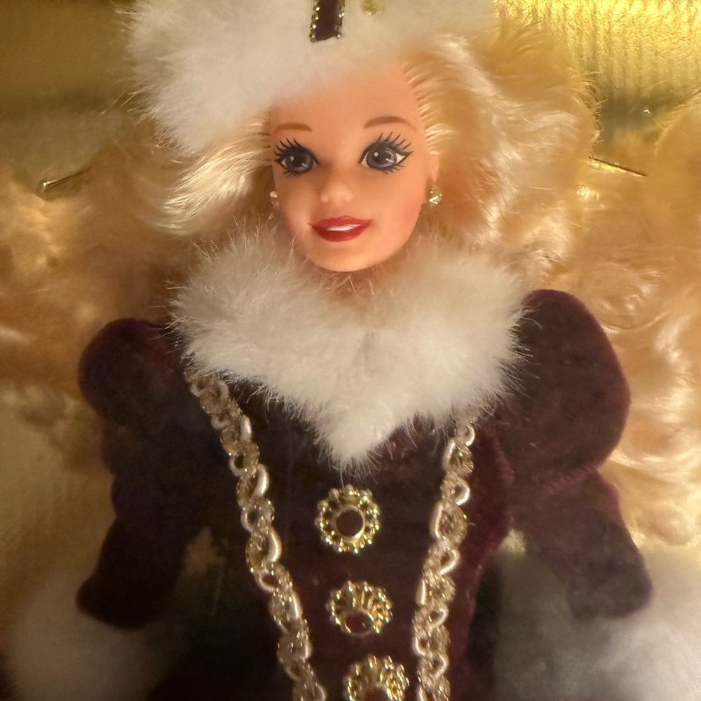 Barbie 1996 Special Edition Happy Holidays Mattel Doll NRFB Blonde Hair Outfit - Picture 3 of 16